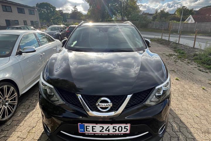 Sort Nissan Qashqai fra 2016