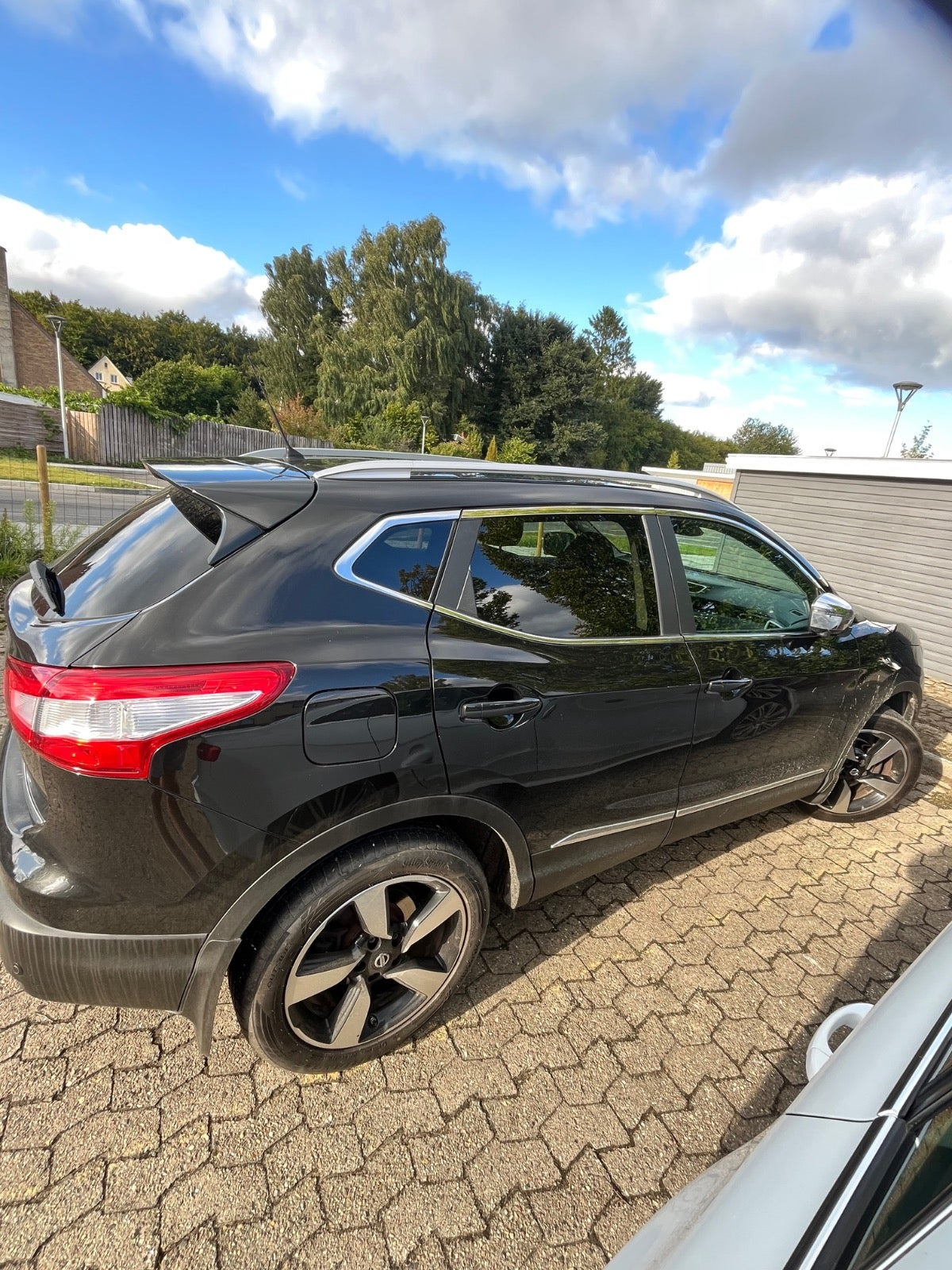 Sort Nissan Qashqai fra 2016