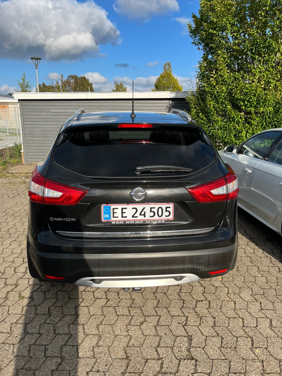 Sort Nissan Qashqai fra 2016