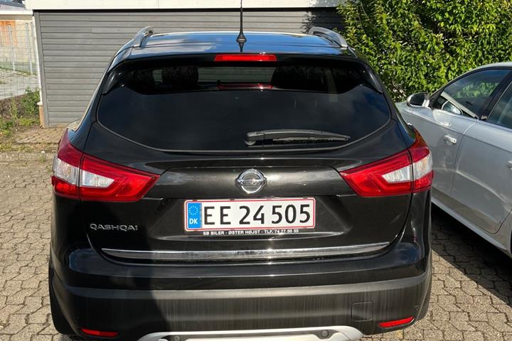 Sort Nissan Qashqai fra 2016