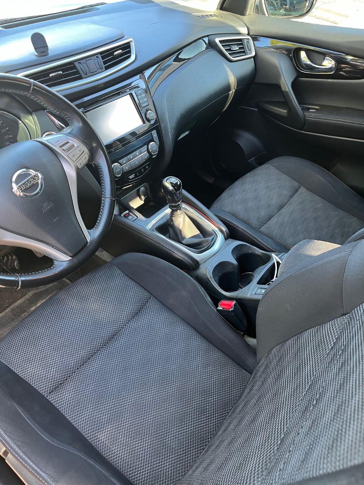 Sort Nissan Qashqai fra 2016