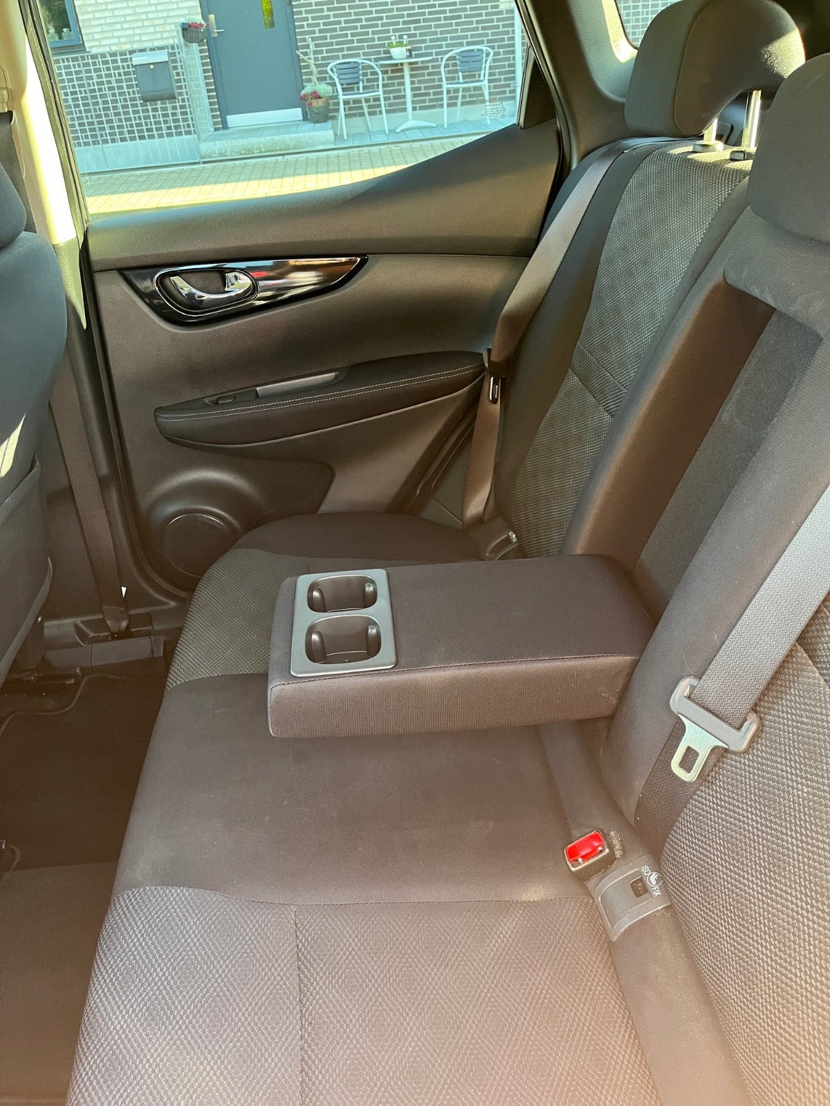 Sort Nissan Qashqai fra 2016