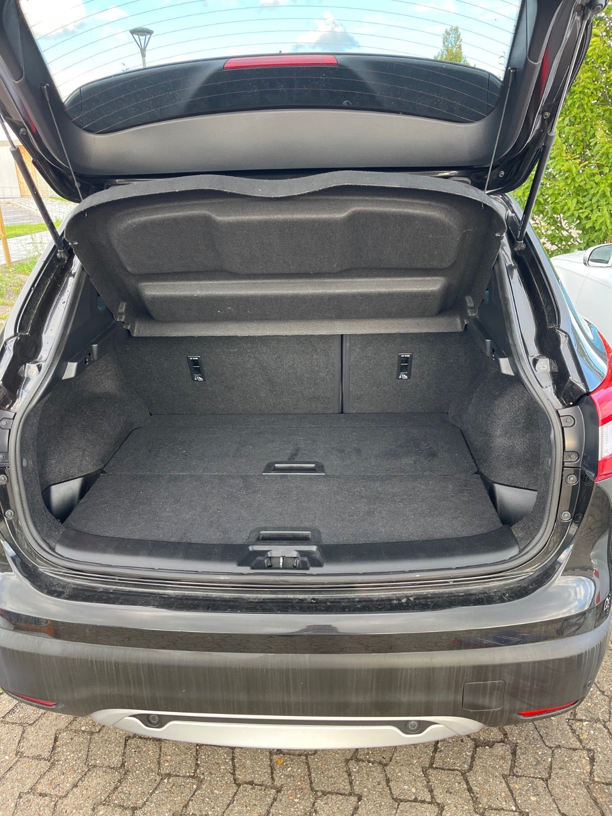 Sort Nissan Qashqai fra 2016