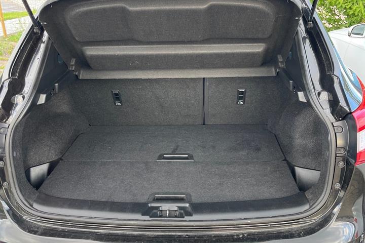 Sort Nissan Qashqai fra 2016