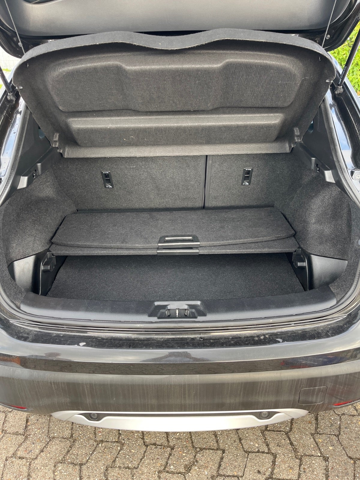 Sort Nissan Qashqai fra 2016