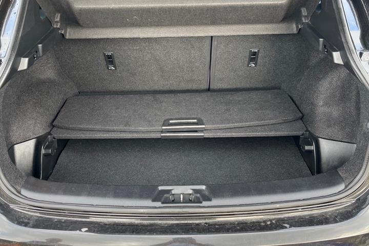 Sort Nissan Qashqai fra 2016