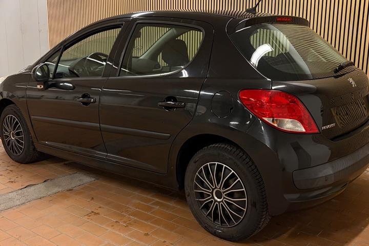 undefined Peugeot 207 fra 2010
