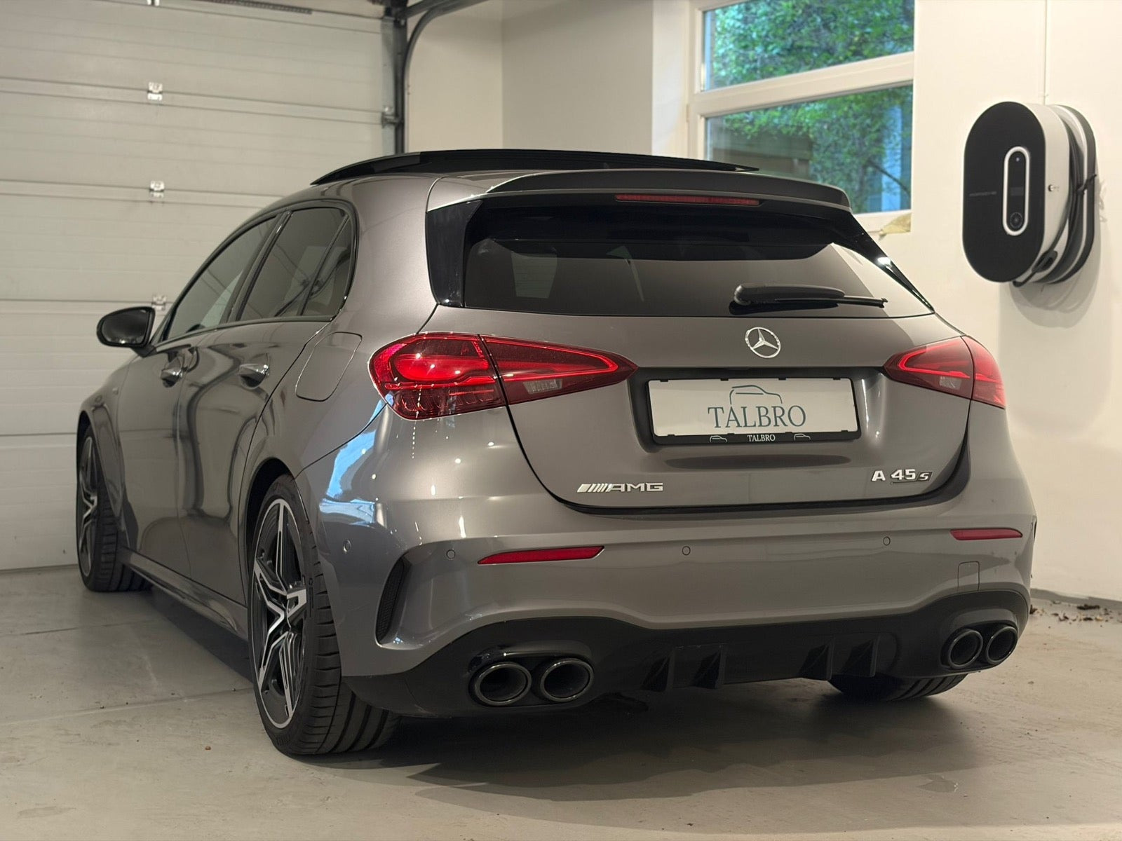 Gul Mercedes A45 fra 2024