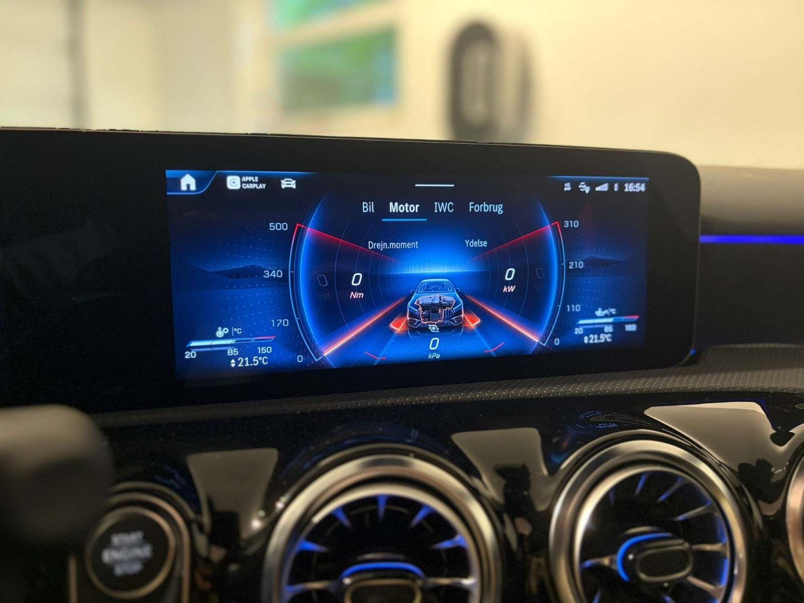 Gul Mercedes A45 fra 2024