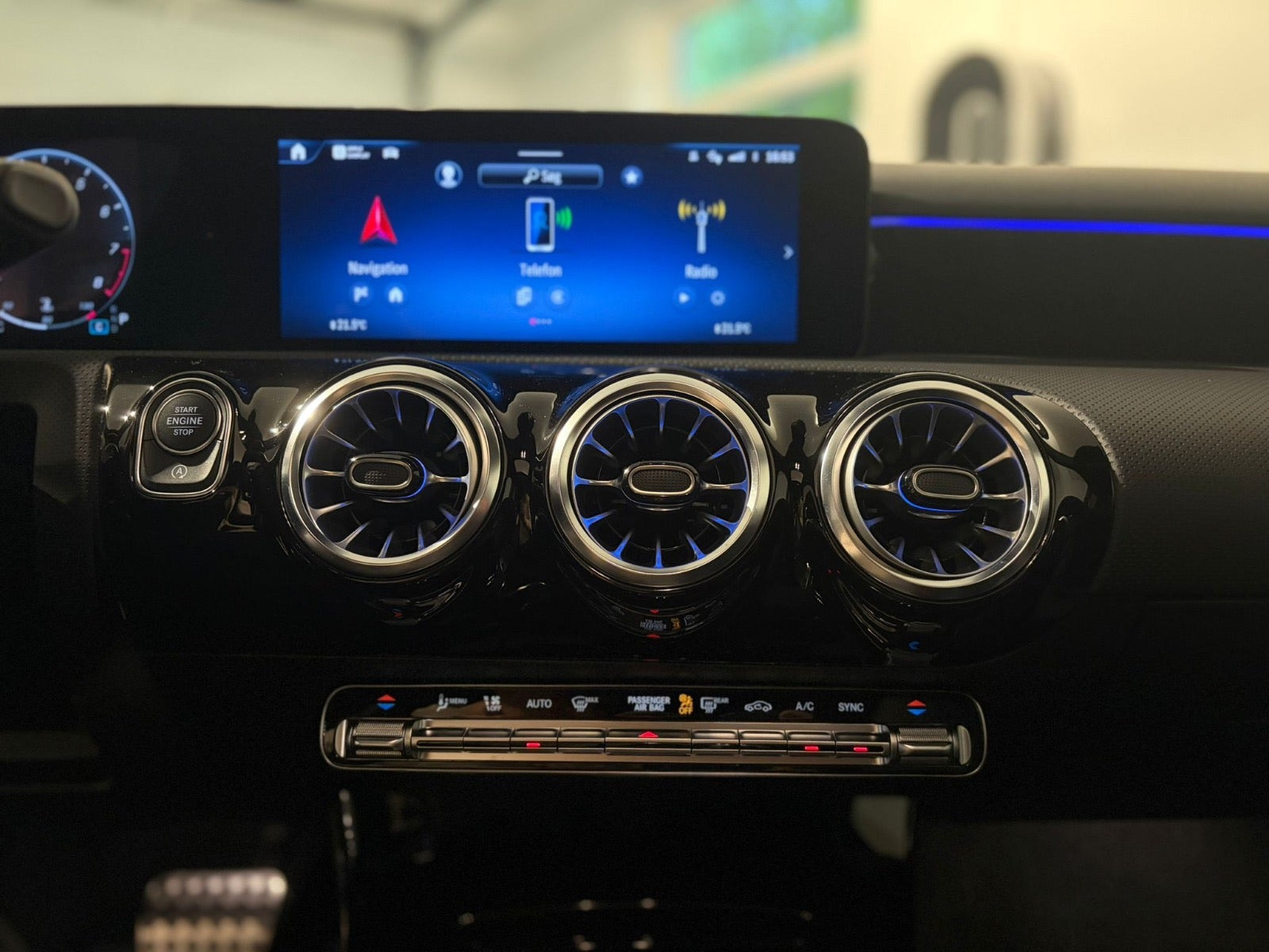 Gul Mercedes A45 fra 2024