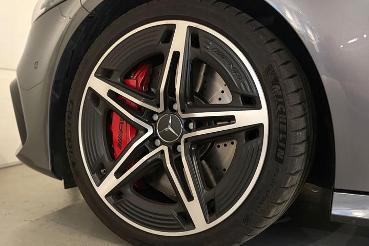 Gul Mercedes A45 fra 2024