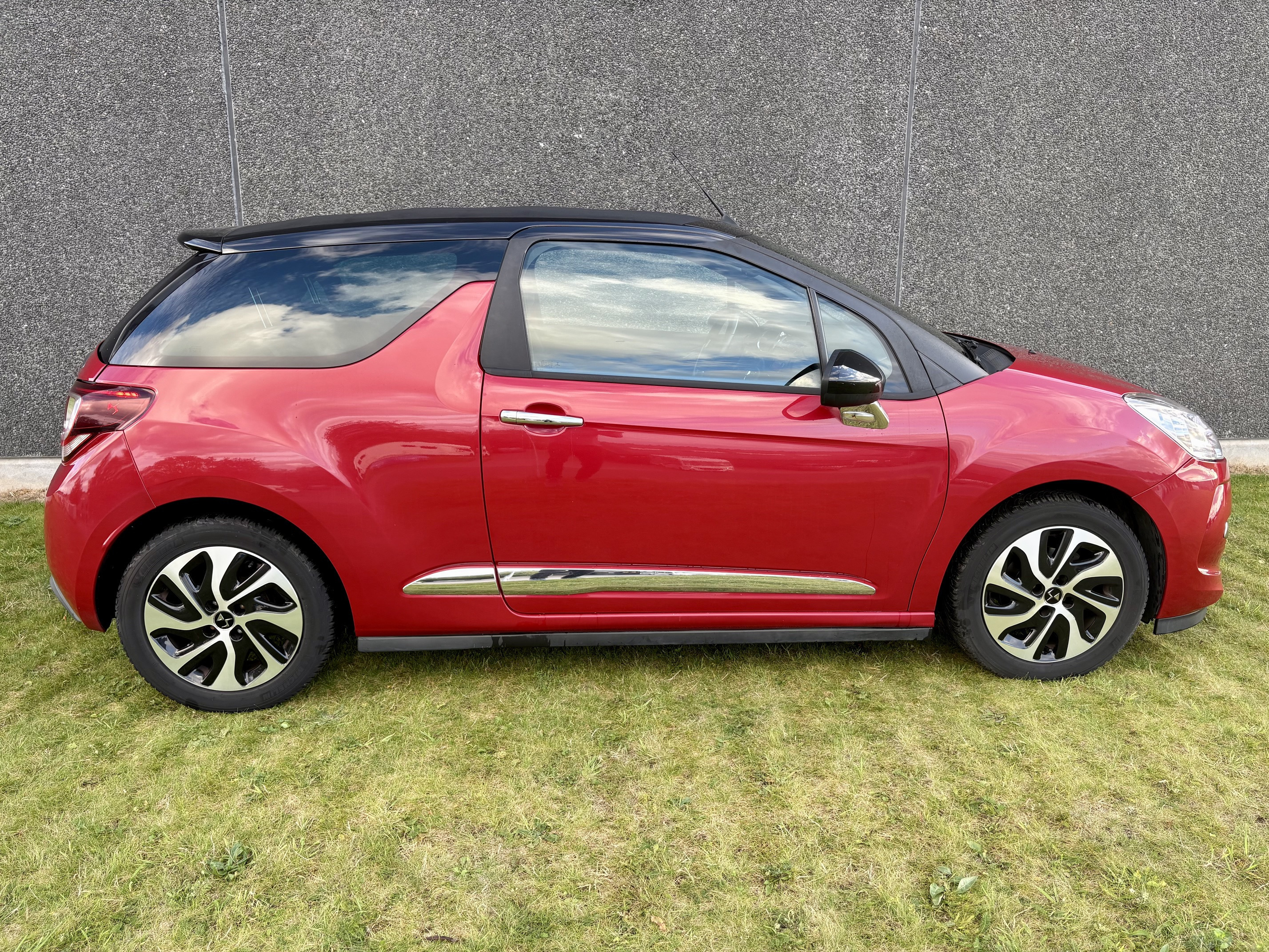 Rød Citroën DS3 fra 2013