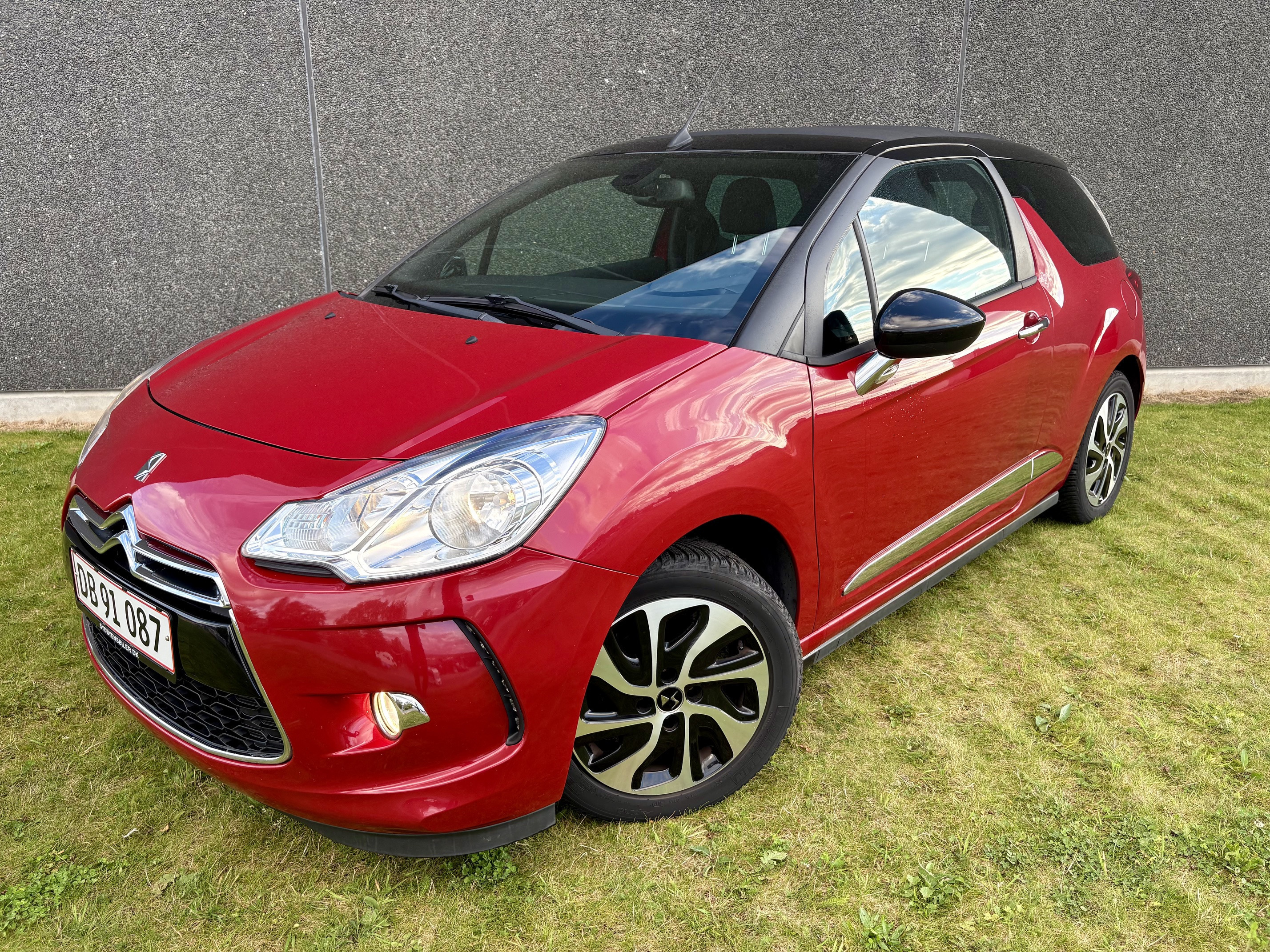 Rød Citroën DS3 fra 2013