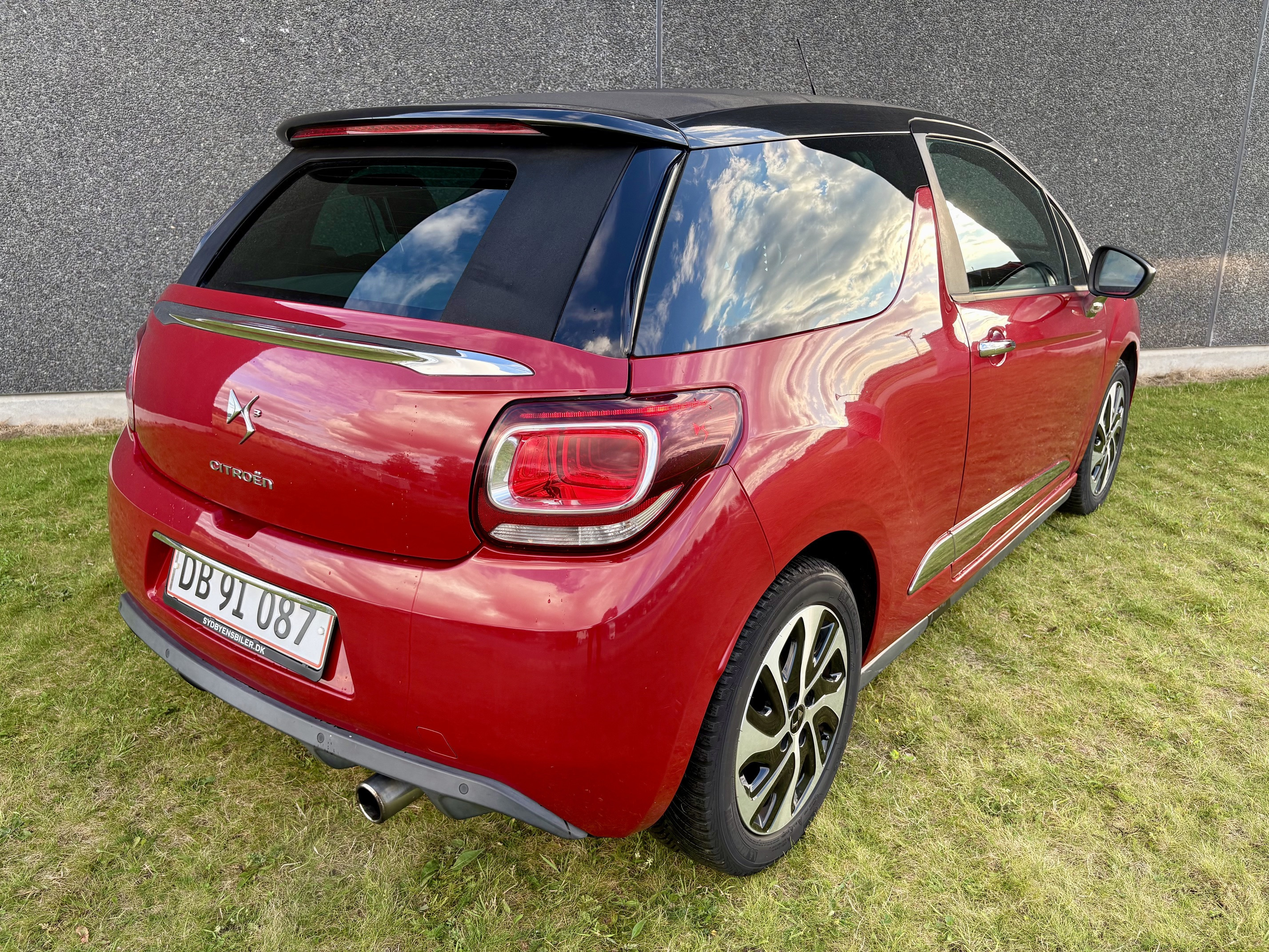 Rød Citroën DS3 fra 2013