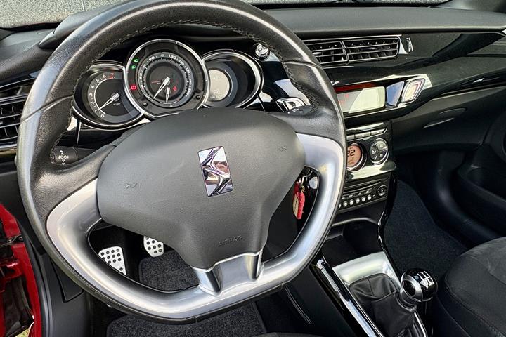 Rød Citroën DS3 fra 2013