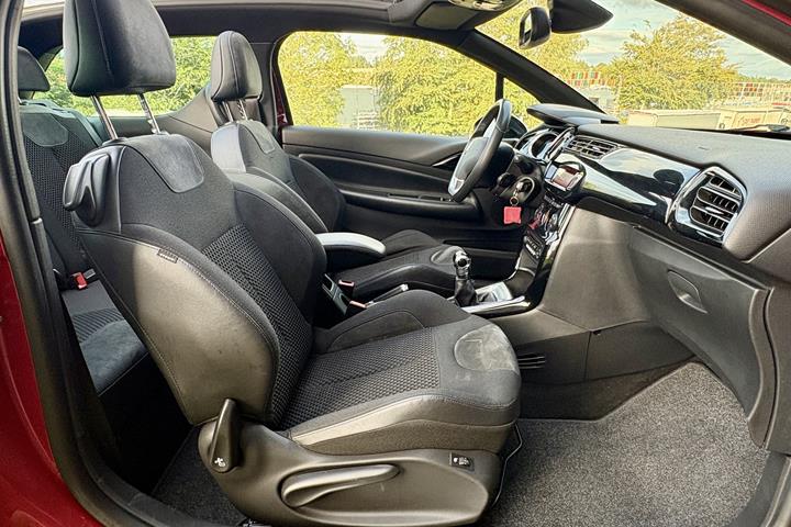 Rød Citroën DS3 fra 2013