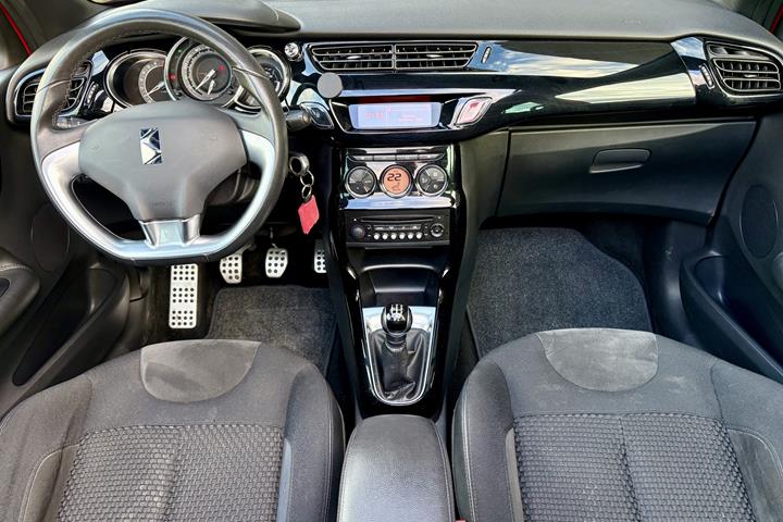 Rød Citroën DS3 fra 2013