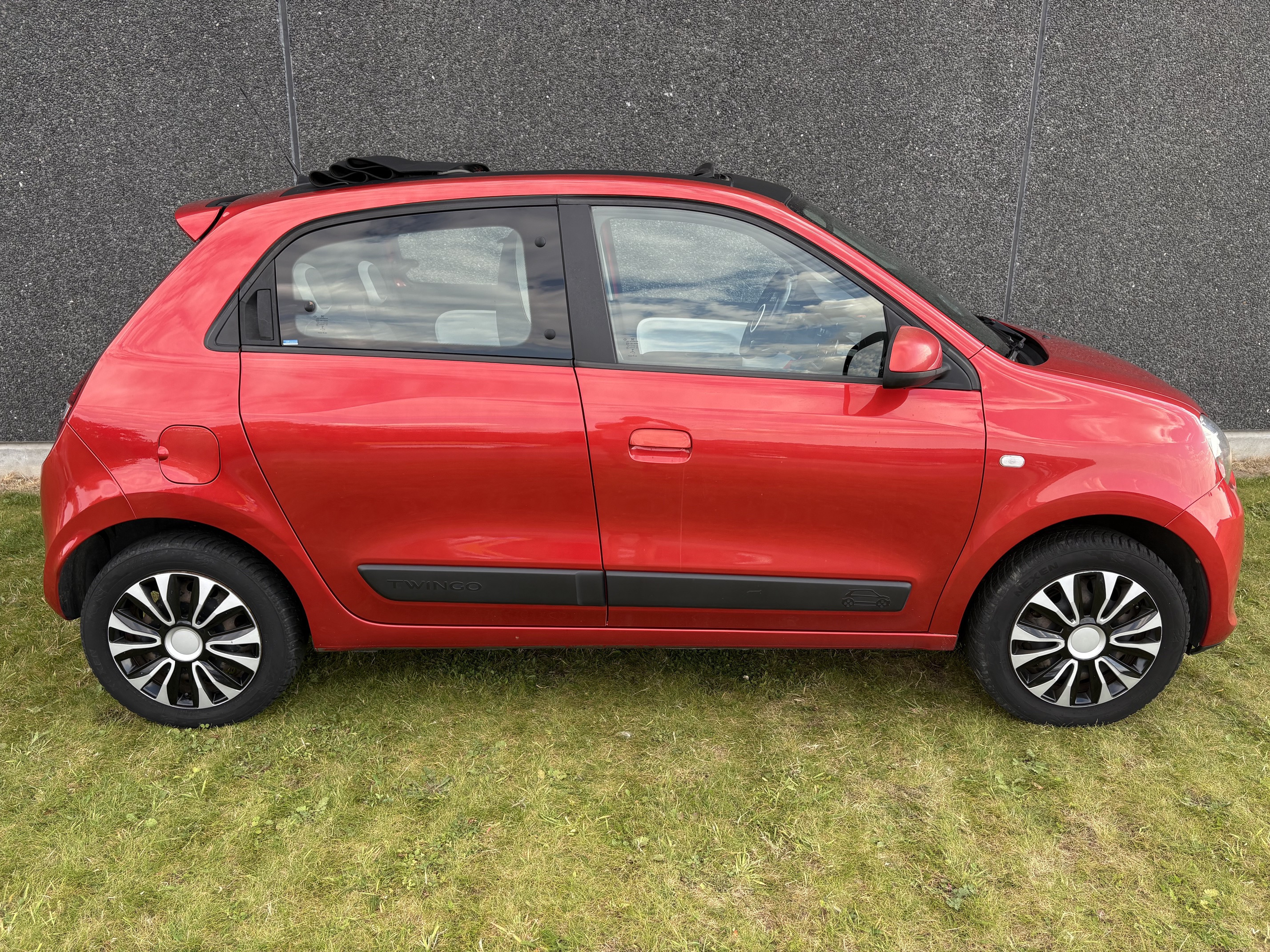Rød Renault Twingo fra 2015