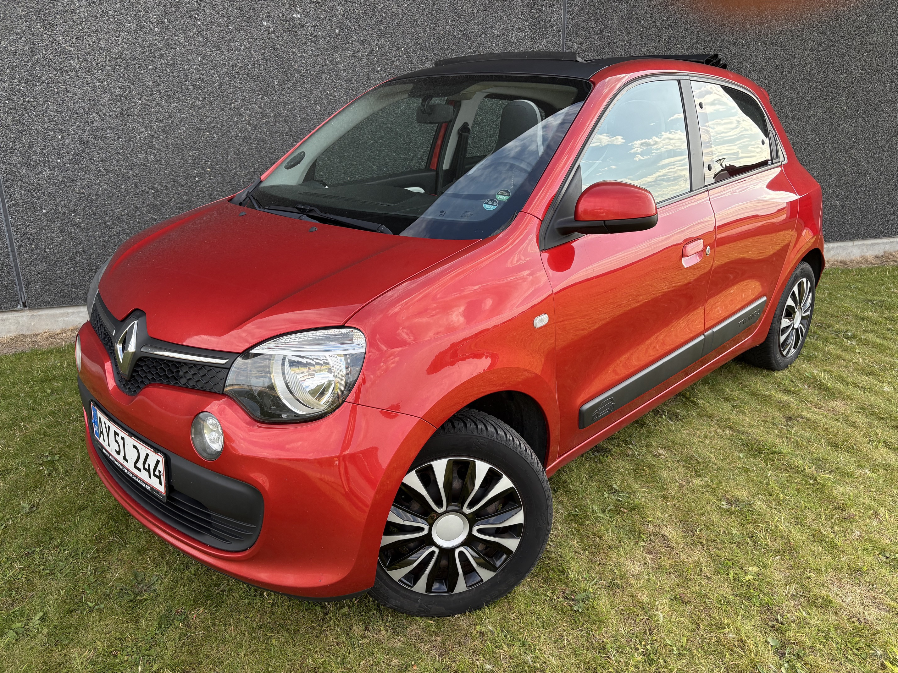 Rød Renault Twingo fra 2015