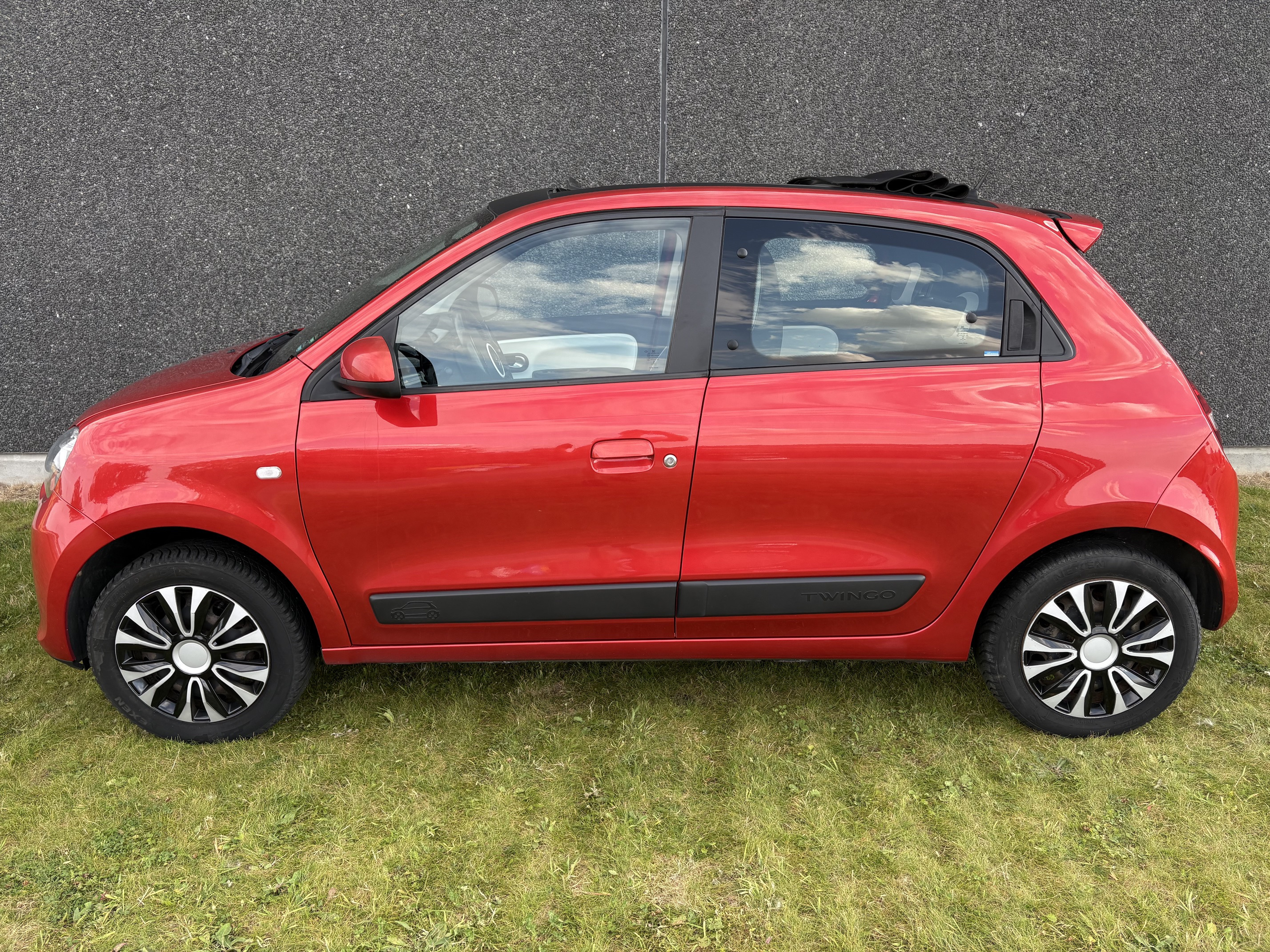 Rød Renault Twingo fra 2015