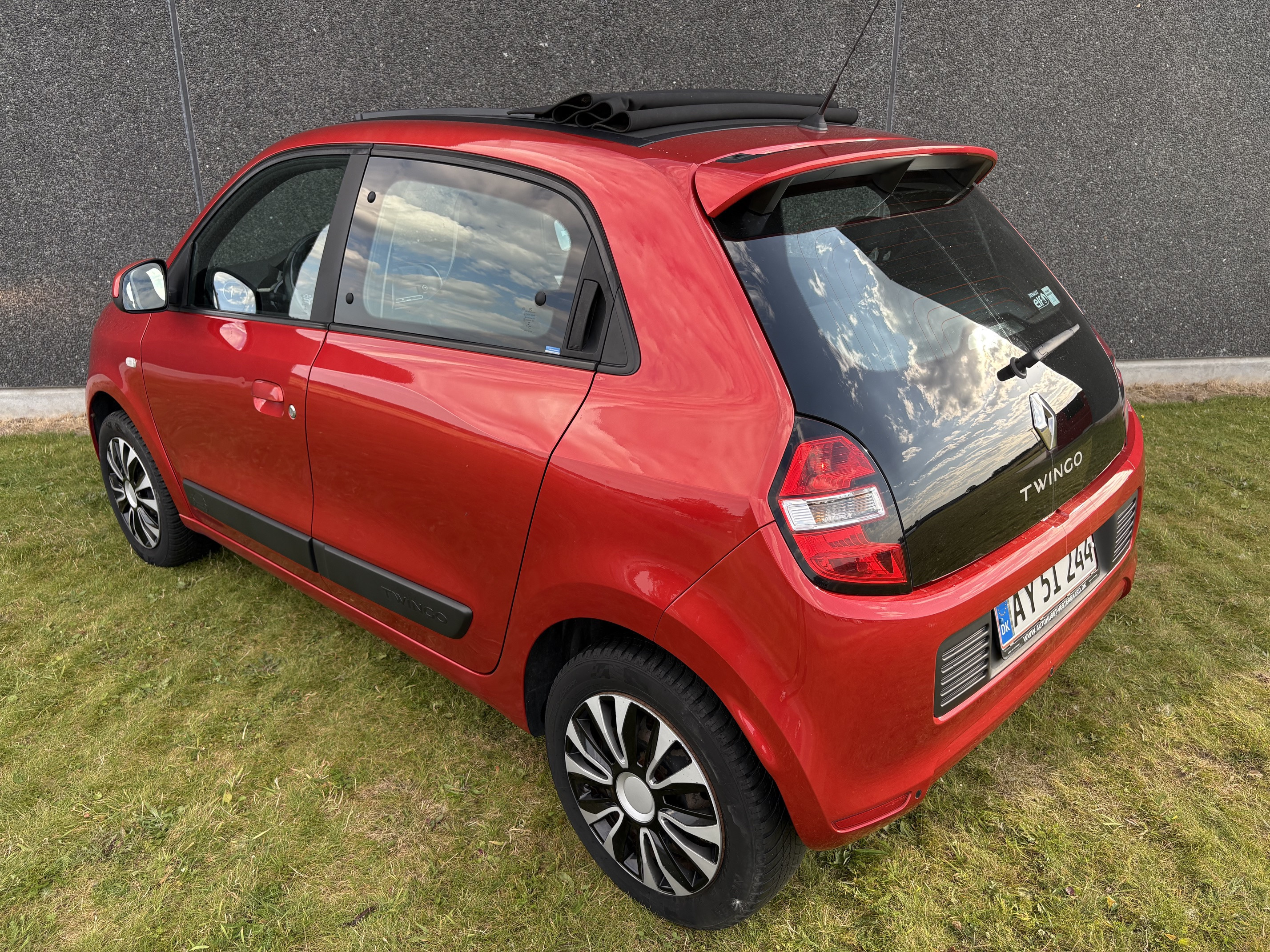 Rød Renault Twingo fra 2015