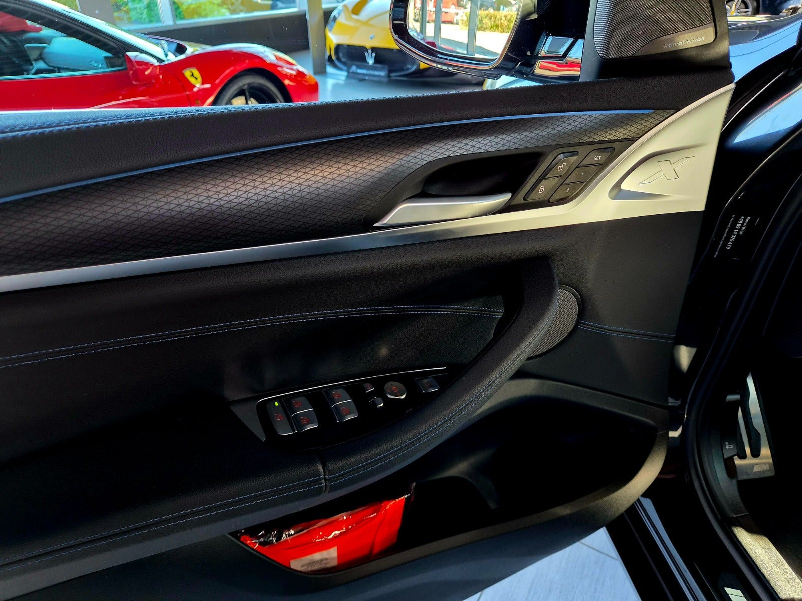 Grå BMW iX3 fra 2023