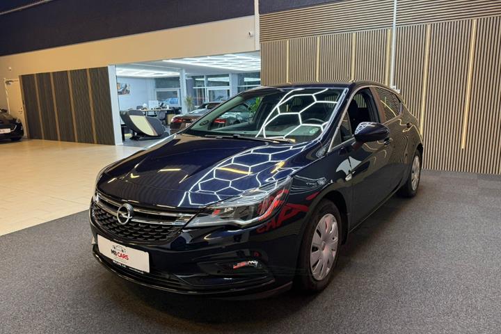 Blå Opel Astra fra 2019
