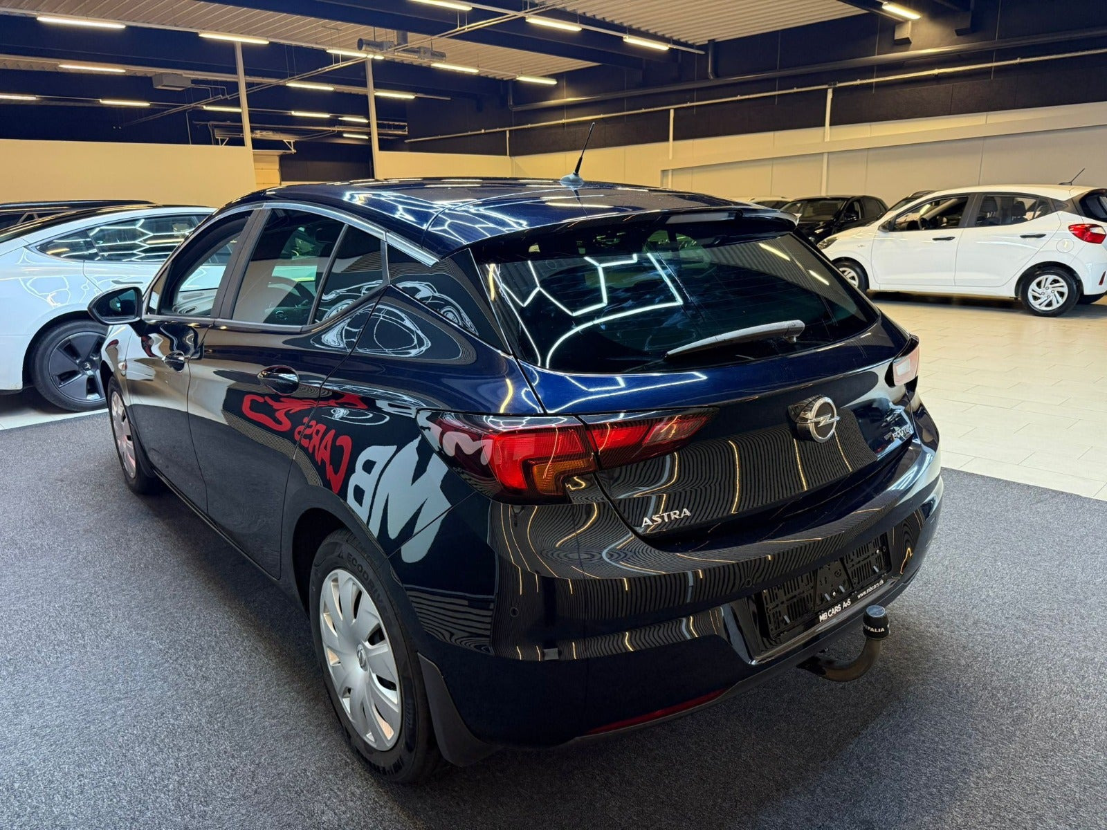 Blå Opel Astra fra 2019