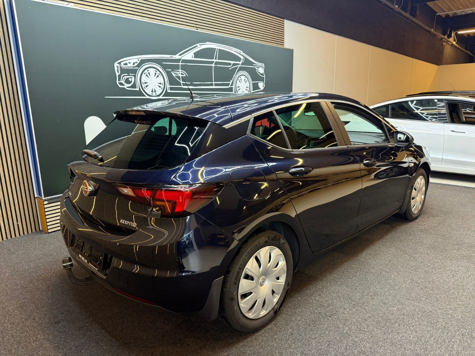 Blå Opel Astra fra 2019