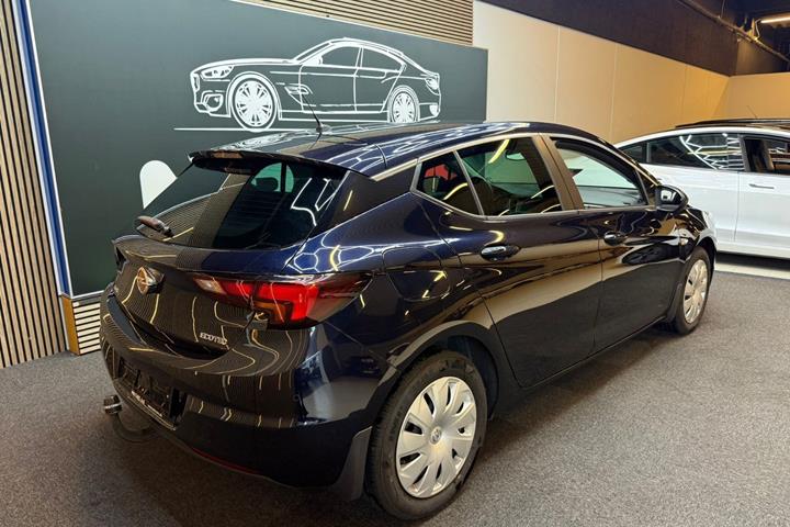 Blå Opel Astra fra 2019