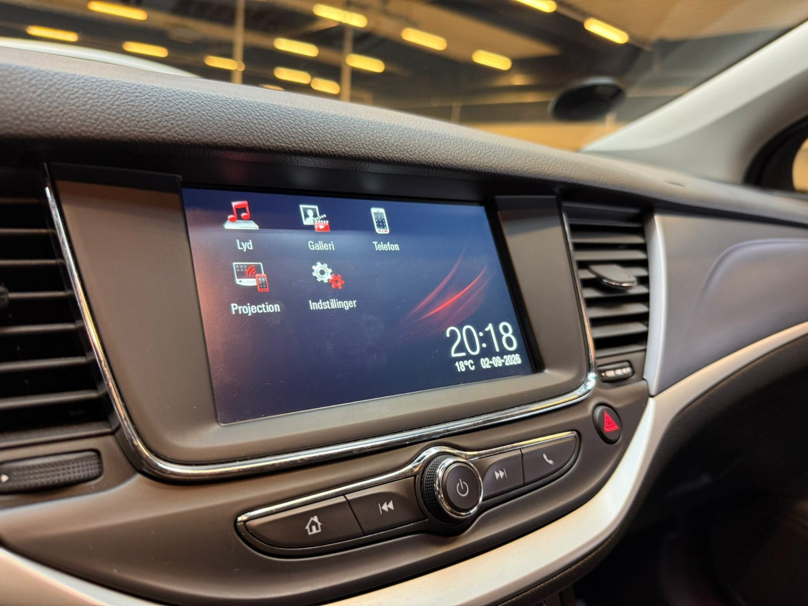 Blå Opel Astra fra 2019