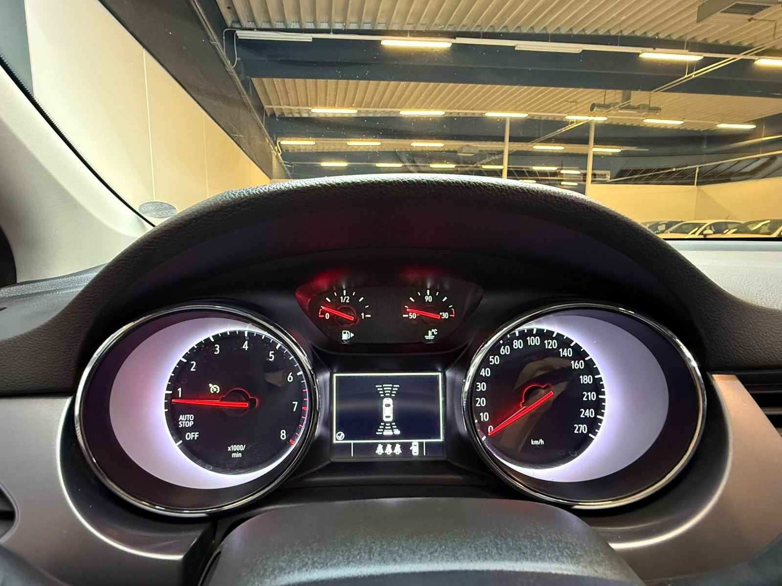 Blå Opel Astra fra 2019