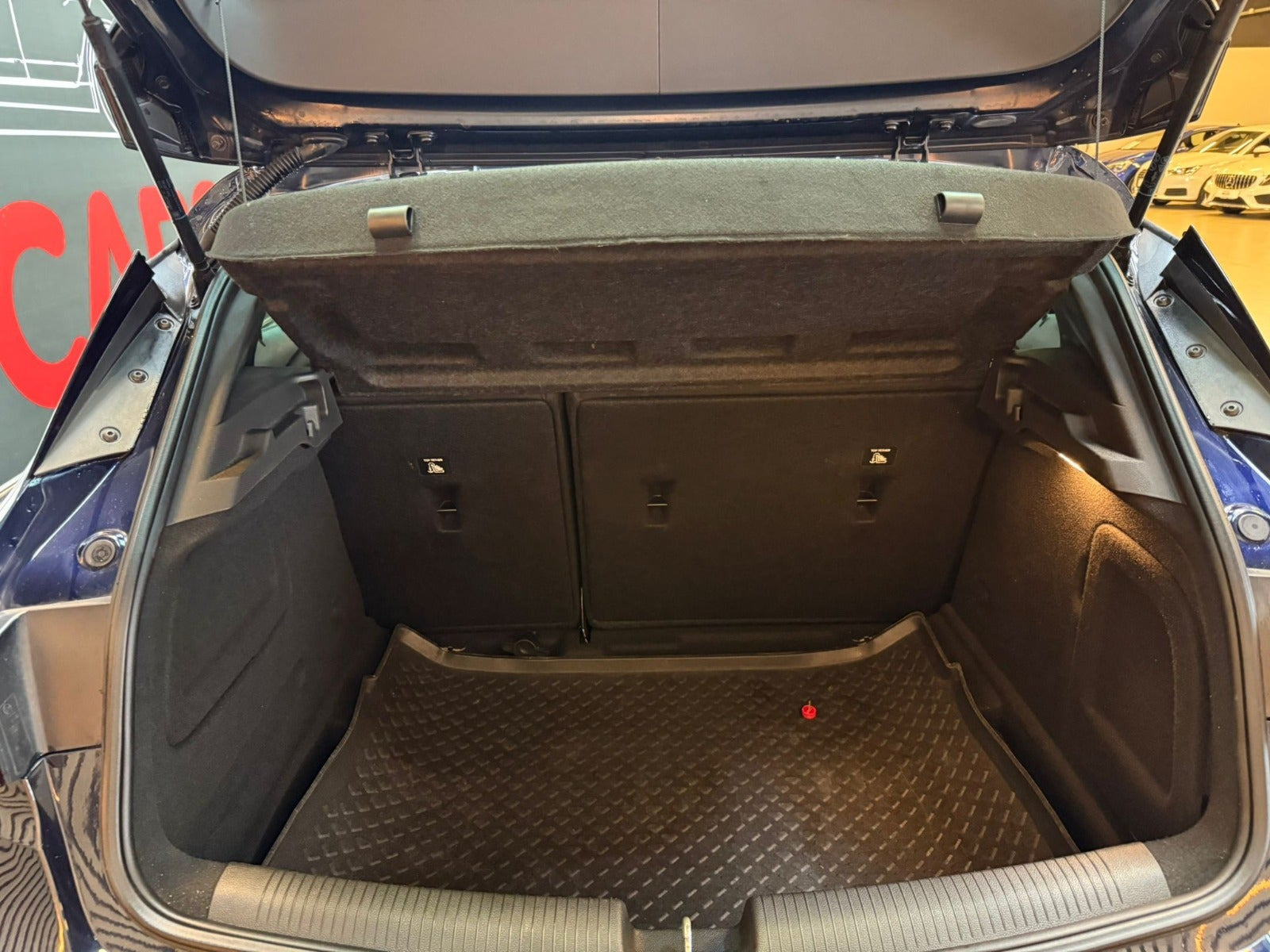 Blå Opel Astra fra 2019