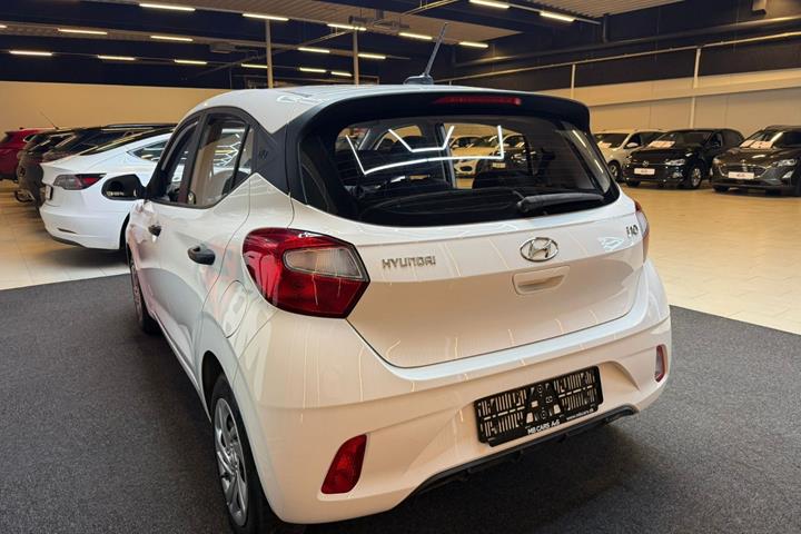 Hvid Hyundai i10 fra 2021