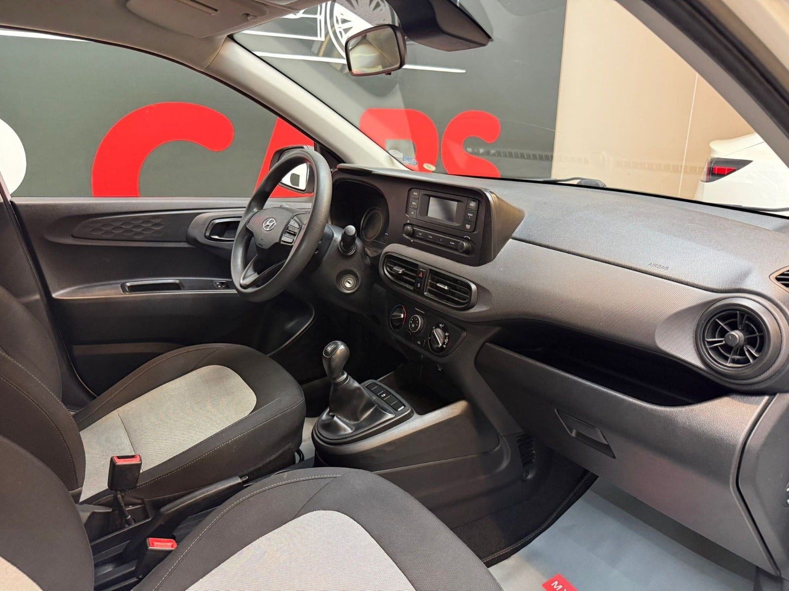 Hvid Hyundai i10 fra 2021