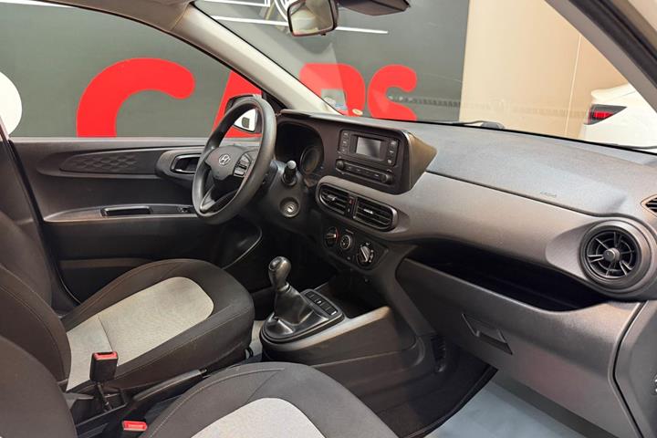 Hvid Hyundai i10 fra 2021