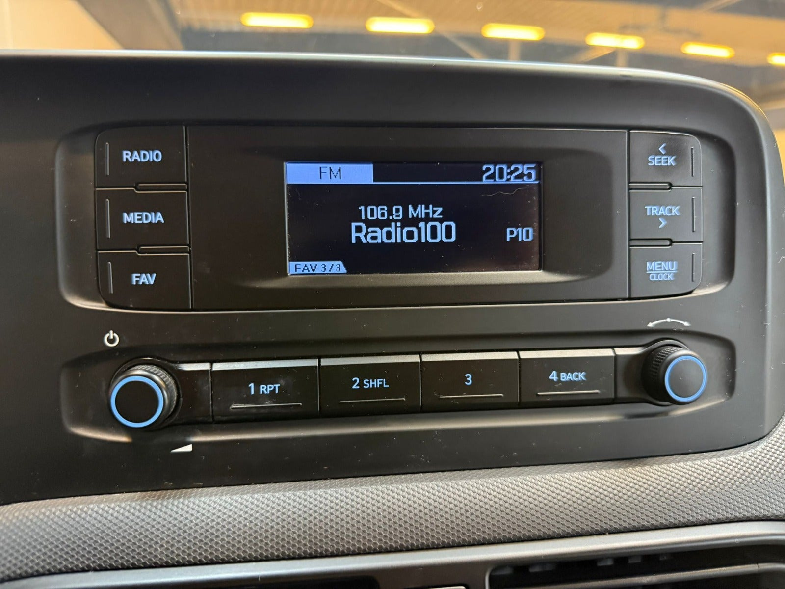 Hvid Hyundai i10 fra 2021