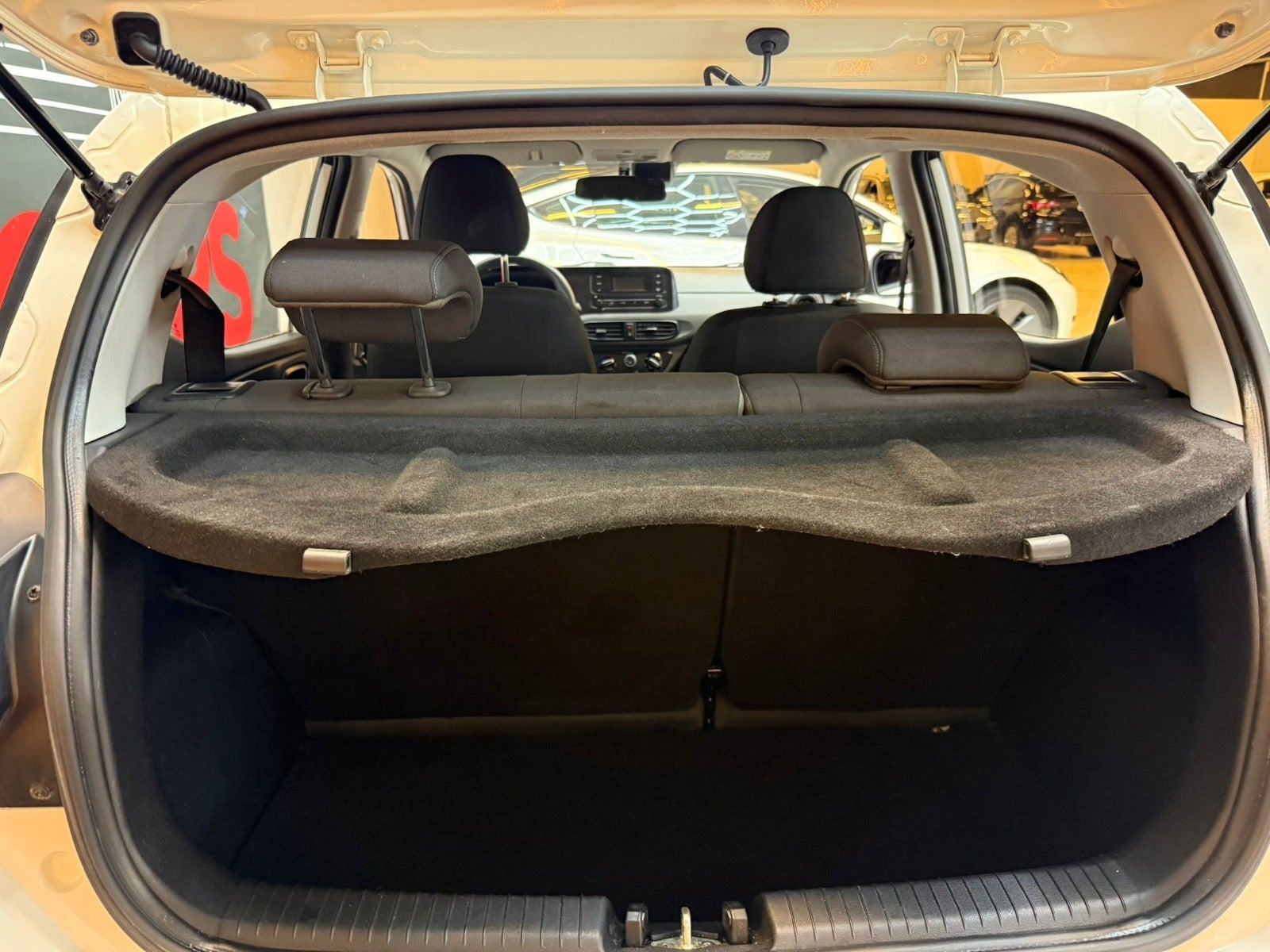 Hvid Hyundai i10 fra 2021