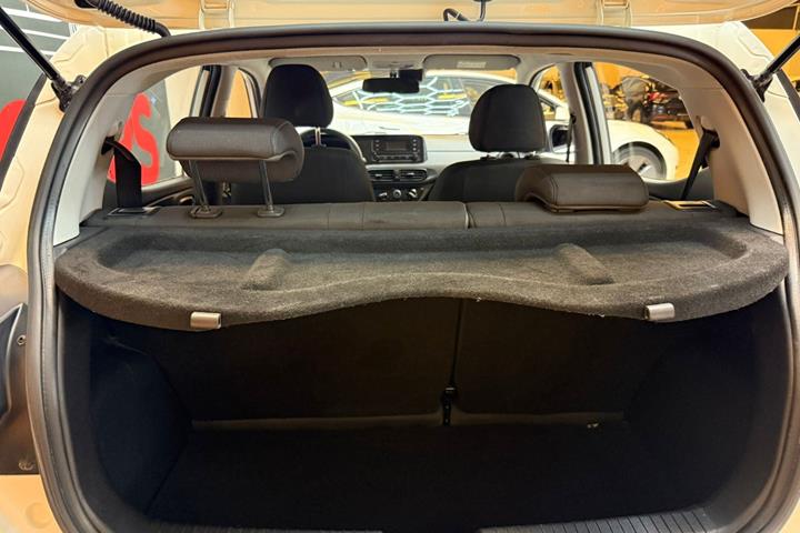 Hvid Hyundai i10 fra 2021