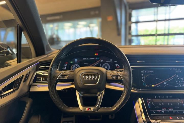 Grå Audi Q7 fra 2020