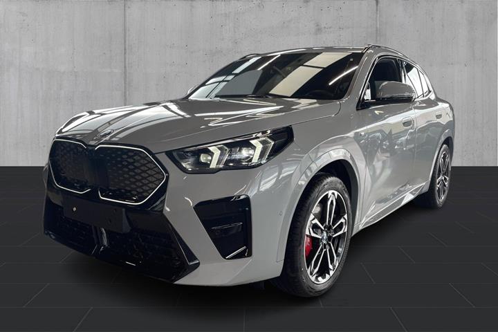 Grå BMW iX2 fra 2025