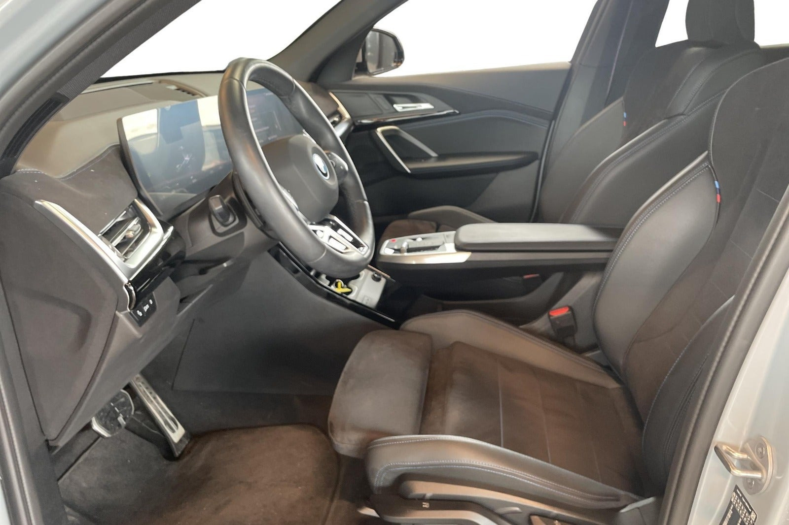 Grå BMW iX2 fra 2025