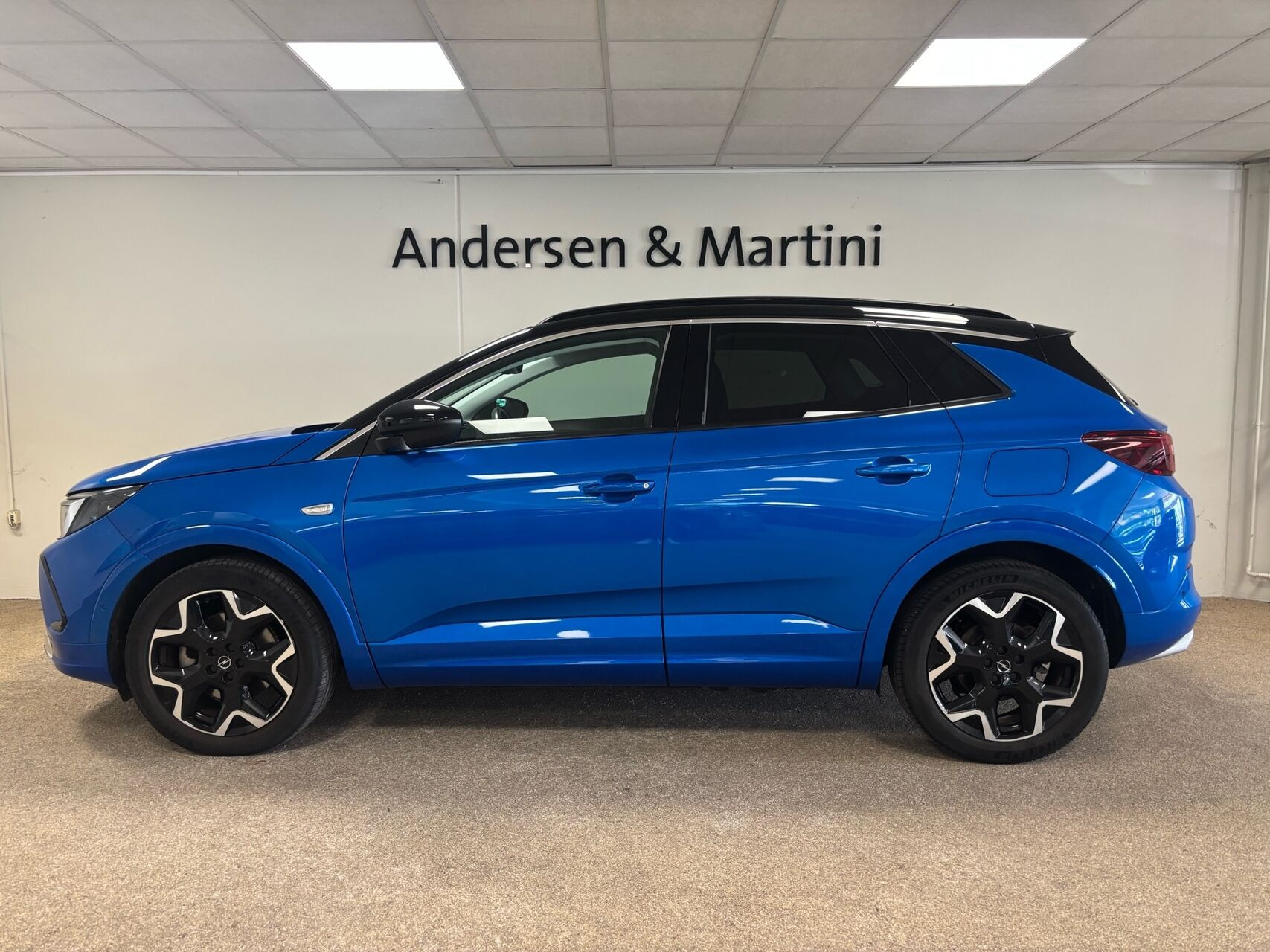 Blå Opel Grandland fra 2023