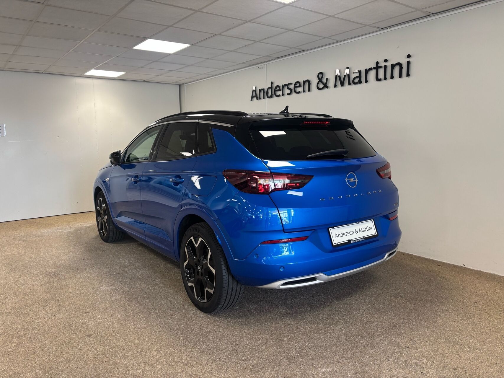 Blå Opel Grandland fra 2023
