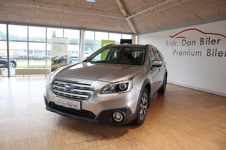 Orange Subaru Outback fra 2016