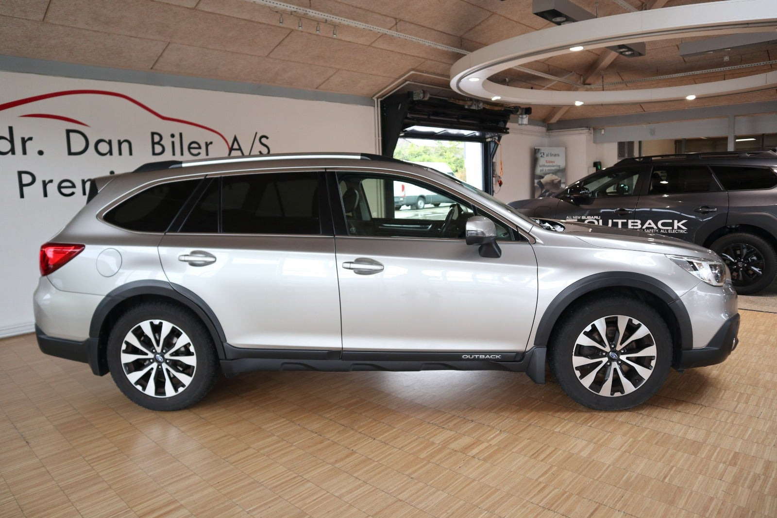 Orange Subaru Outback fra 2016