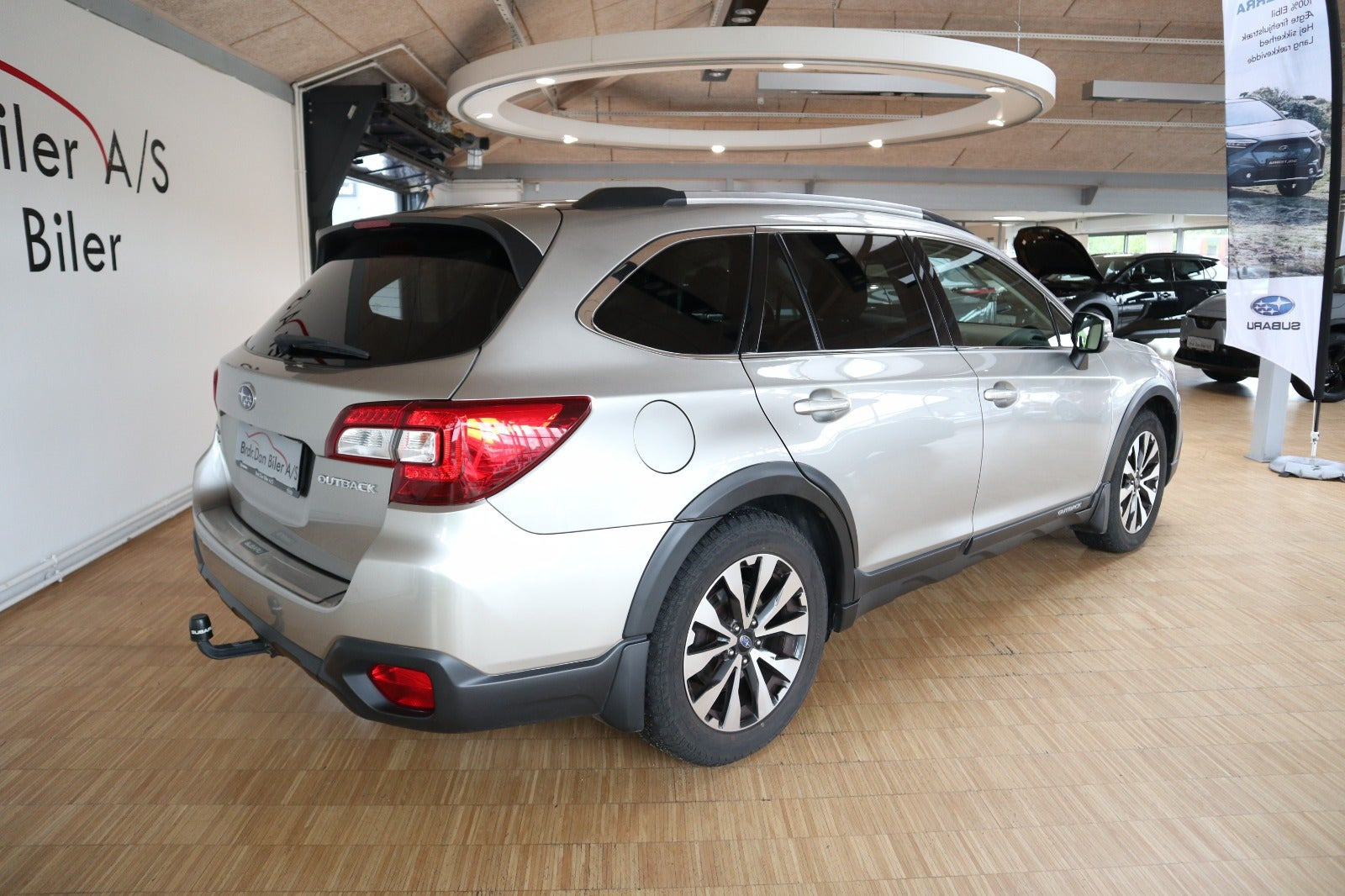 Orange Subaru Outback fra 2016