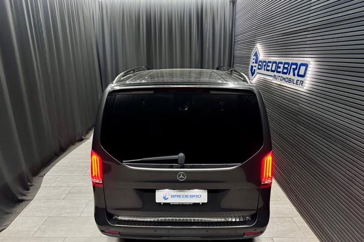 Grå Mercedes V250 d fra 2022