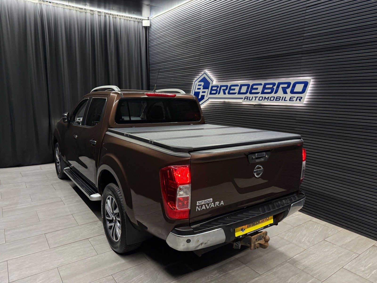 Brun Nissan Navara fra 2015