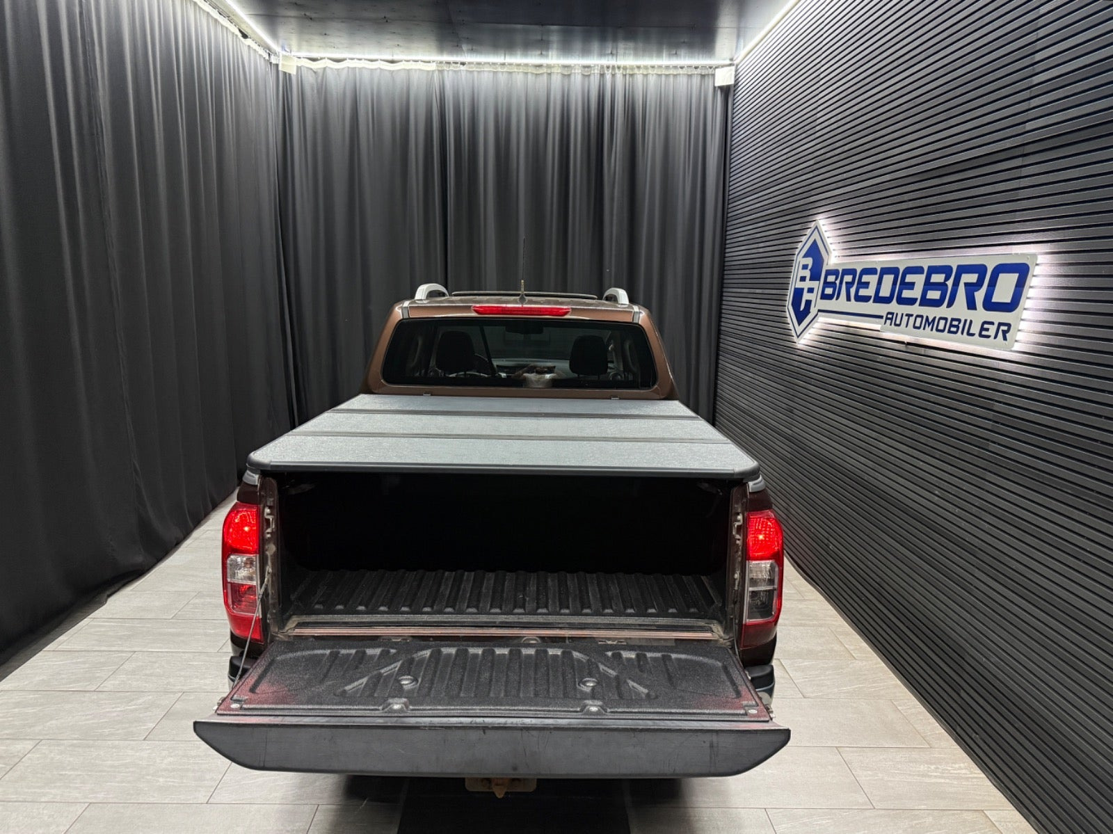Brun Nissan Navara fra 2015